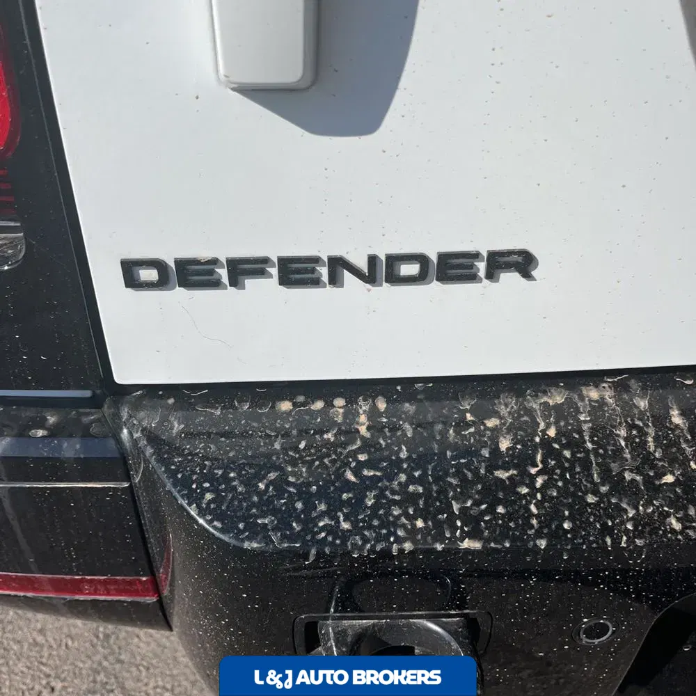 2024 Land Rover Defender 130 X-Dyn SE P400