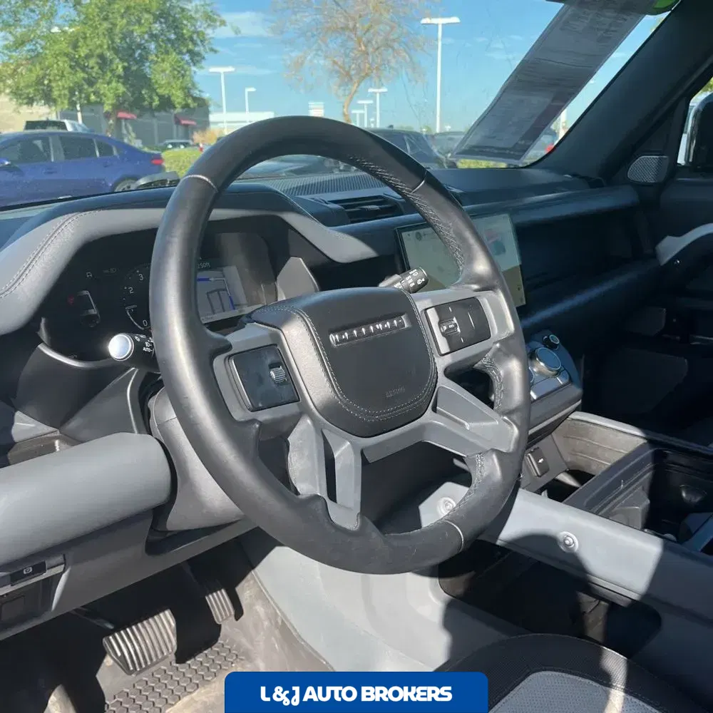 2024 Land Rover Defender 130 X-Dyn SE P400