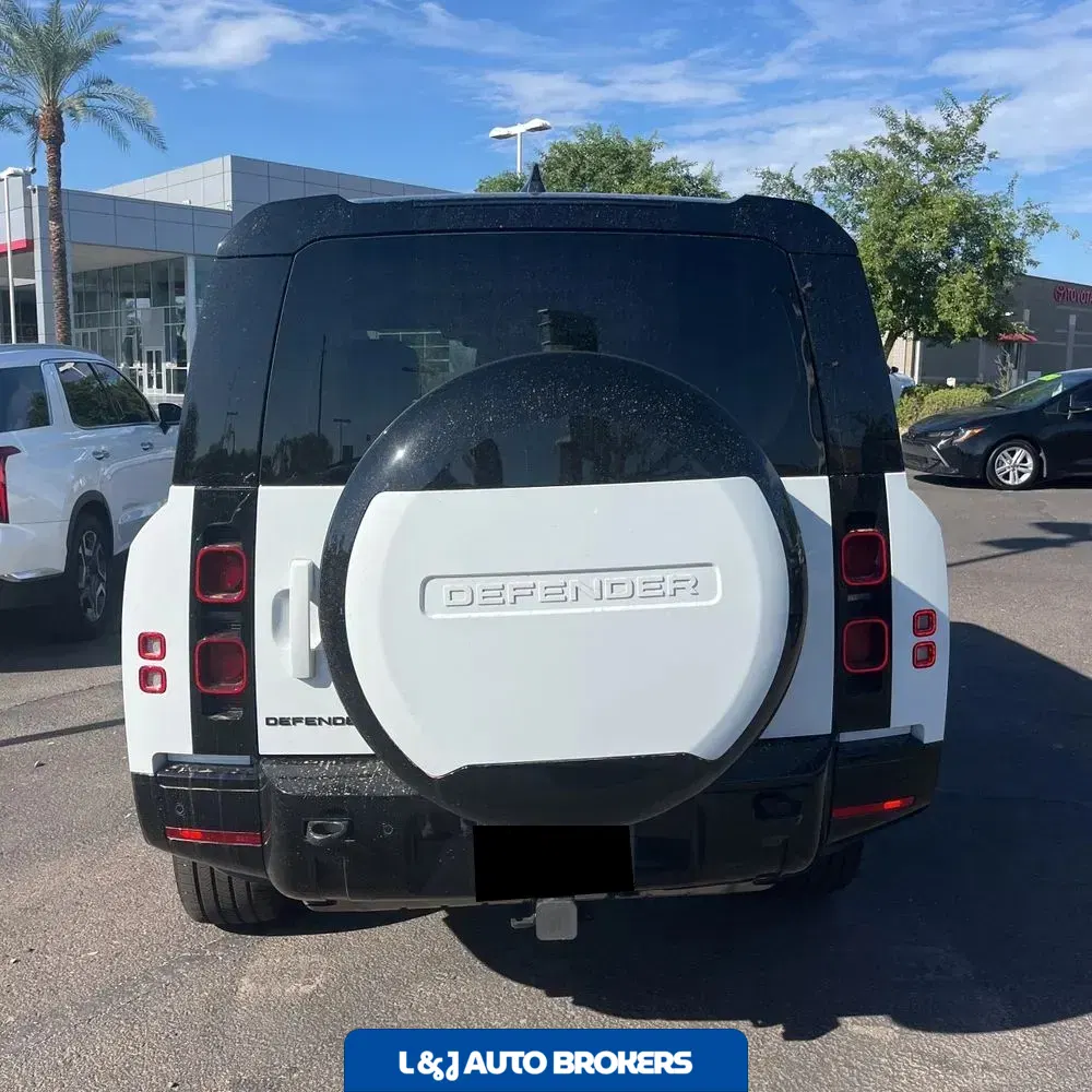 2024 Land Rover Defender 130 X-Dyn SE P400