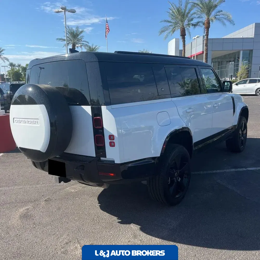 2024 Land Rover Defender 130 X-Dyn SE P400