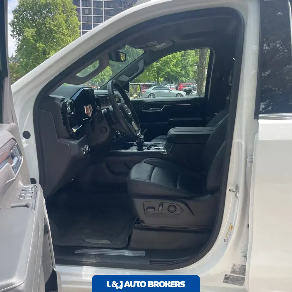 2025 GMC Sierra 1500 SLT