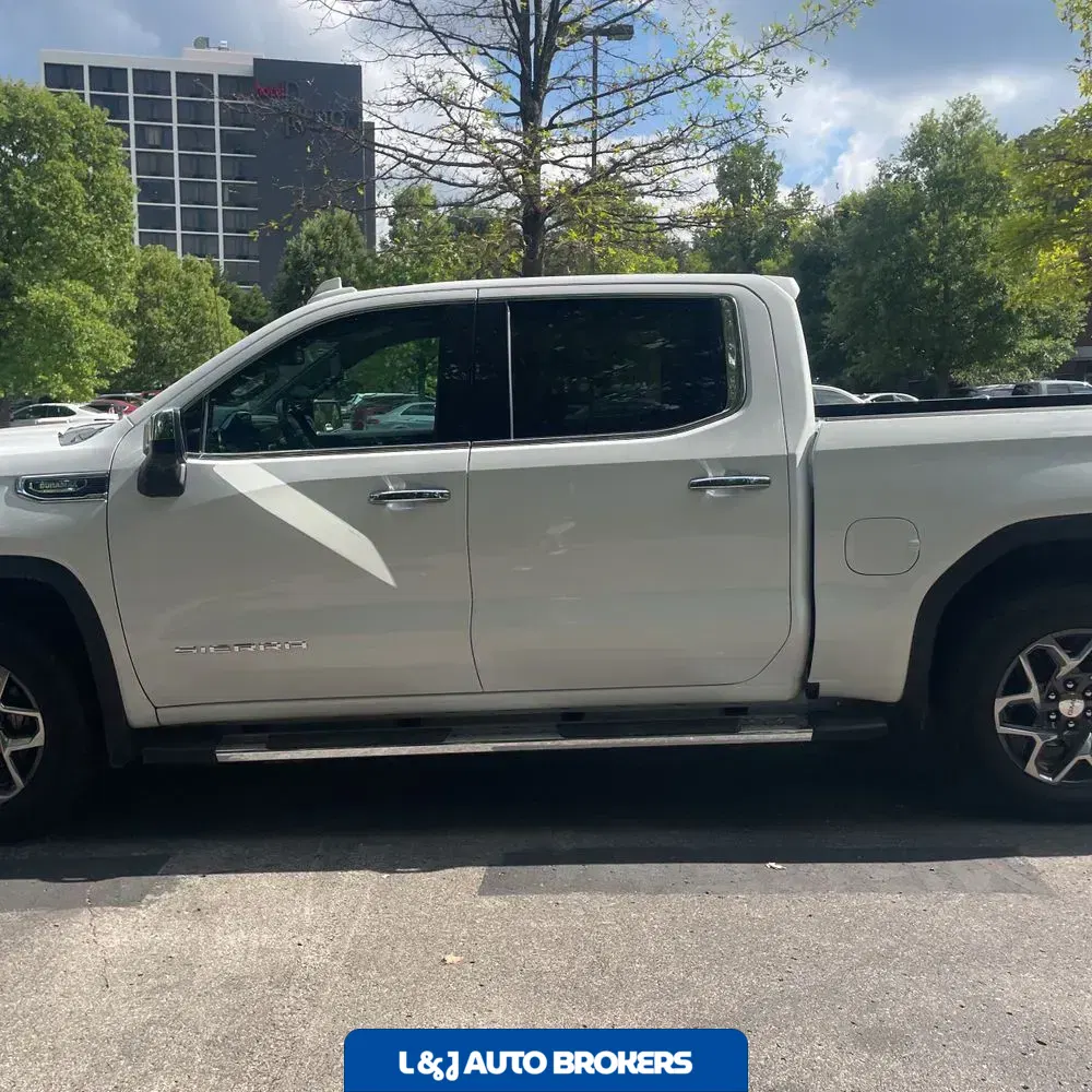 2025 GMC Sierra 1500 SLT