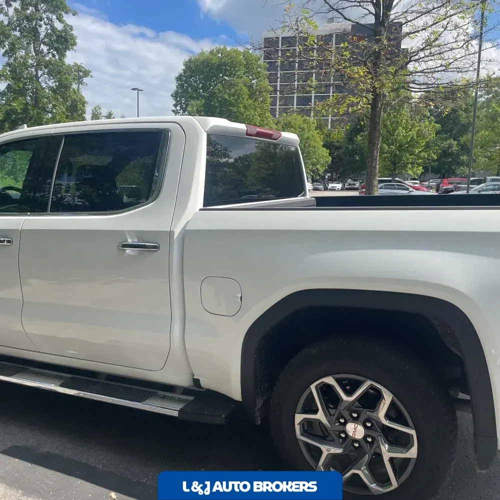 2025 GMC Sierra 1500 SLT