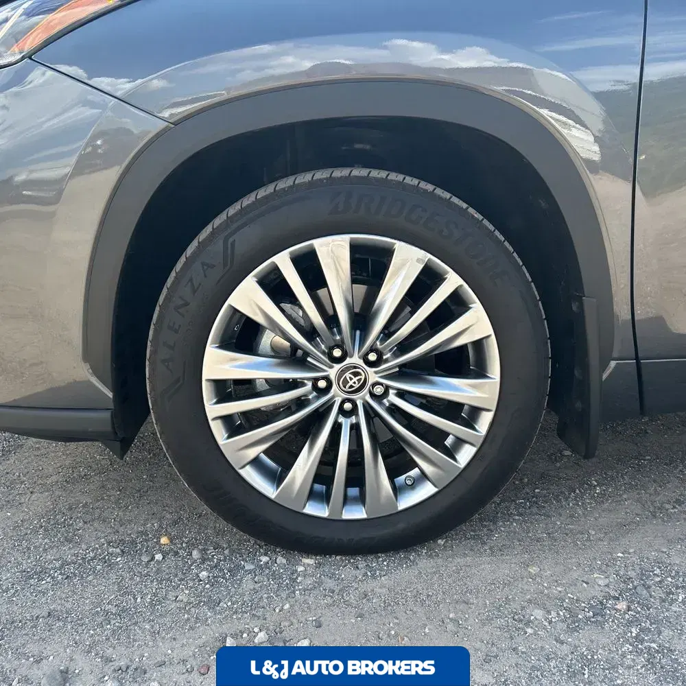 2024 Toyota Highlander Platinum