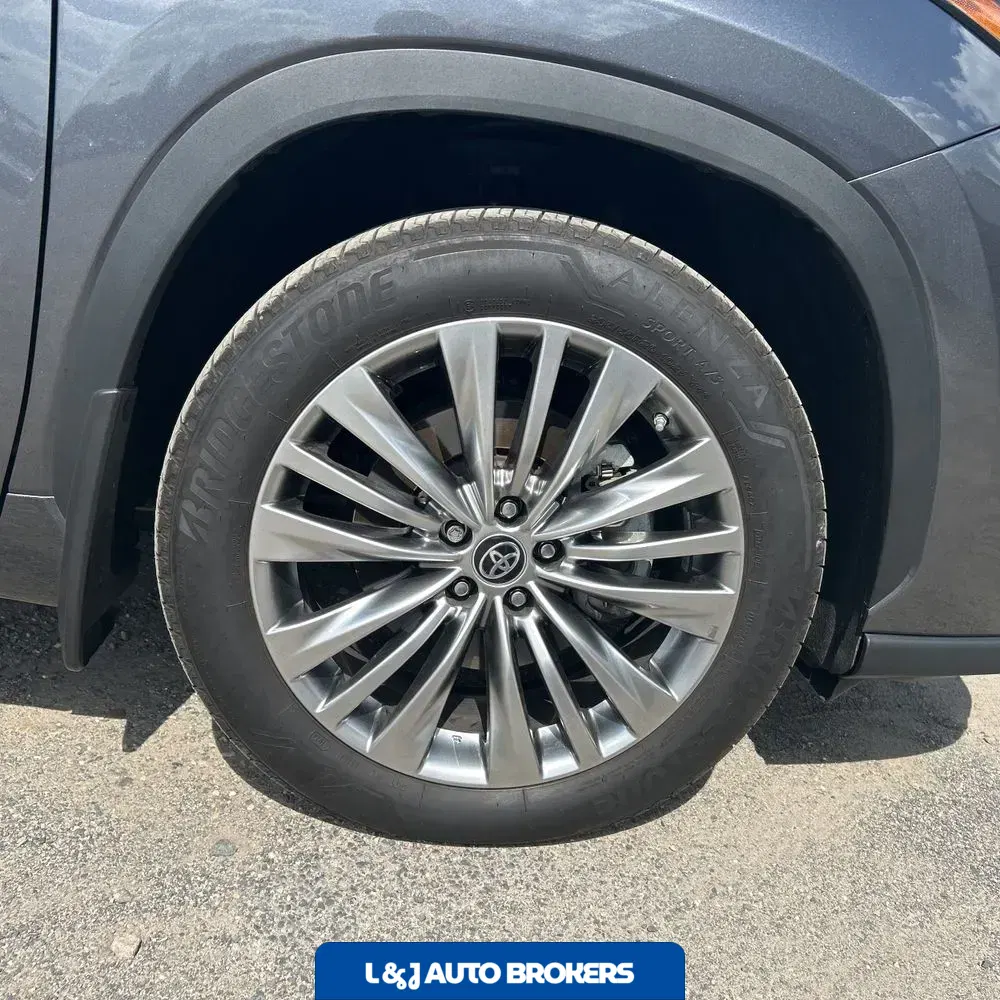 2024 Toyota Highlander Platinum