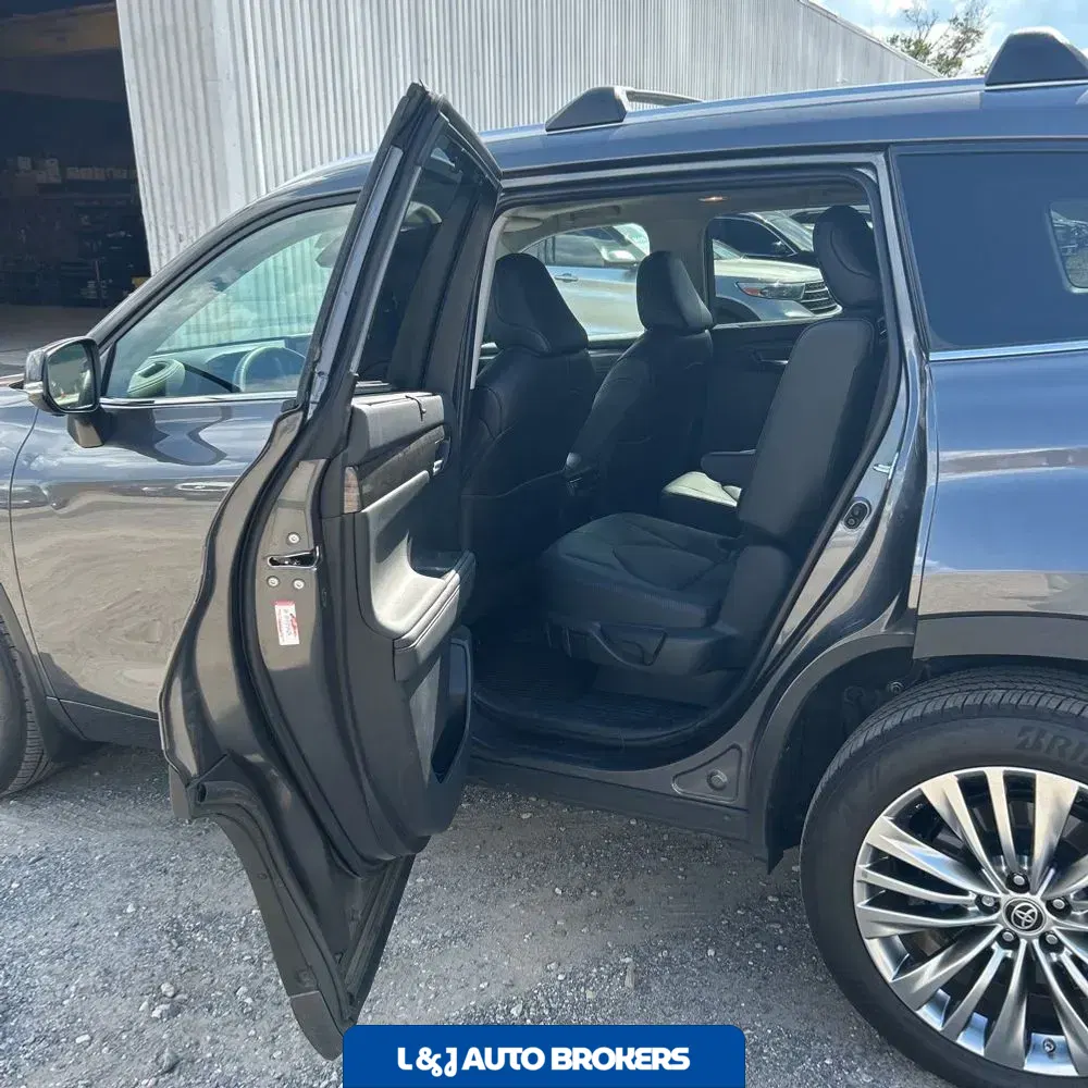 2024 Toyota Highlander Platinum