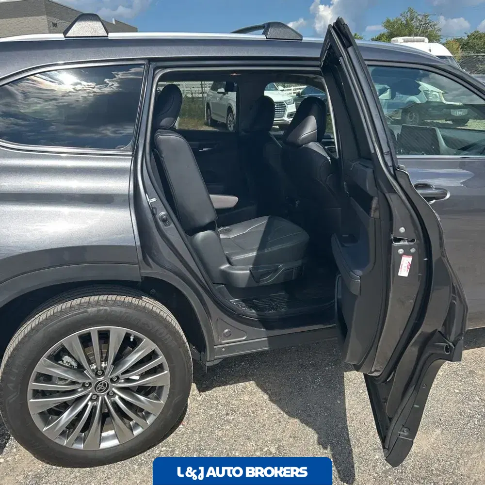 2024 Toyota Highlander Platinum