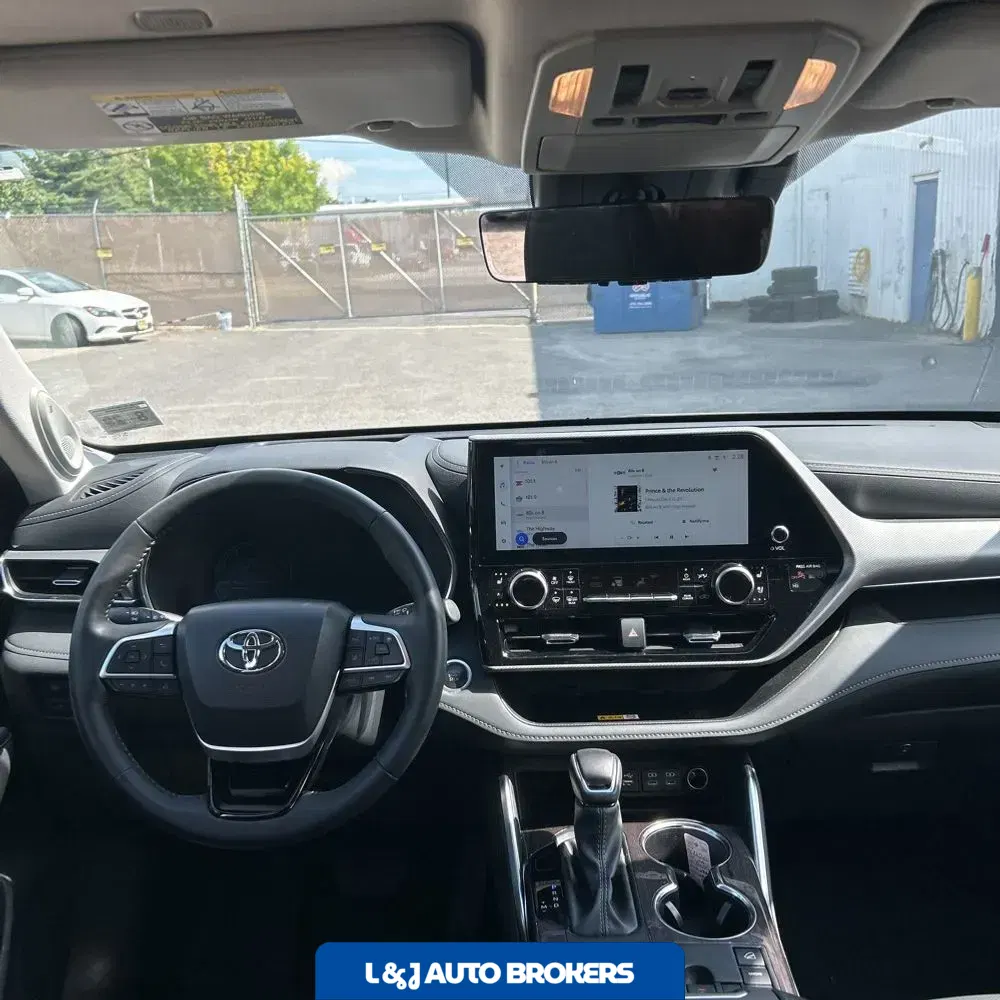 2024 Toyota Highlander Platinum