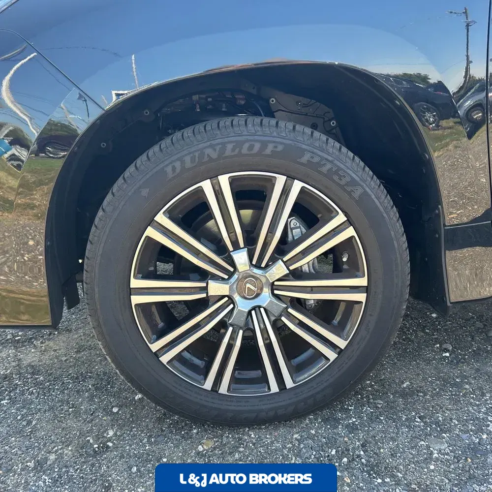 2021 Lexus LX 570 Three-Row