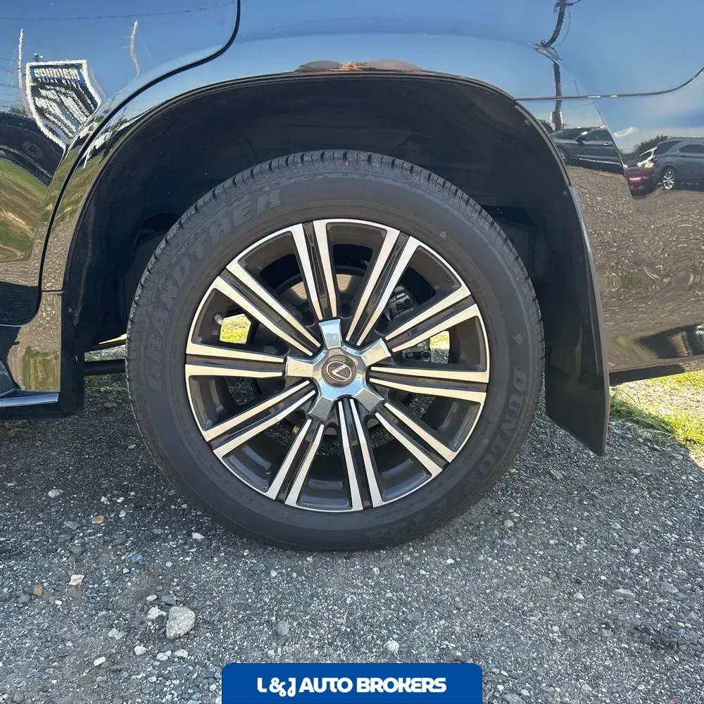 2021 Lexus LX 570 Three-Row