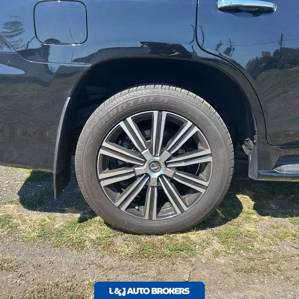 2021 Lexus LX 570 Three-Row