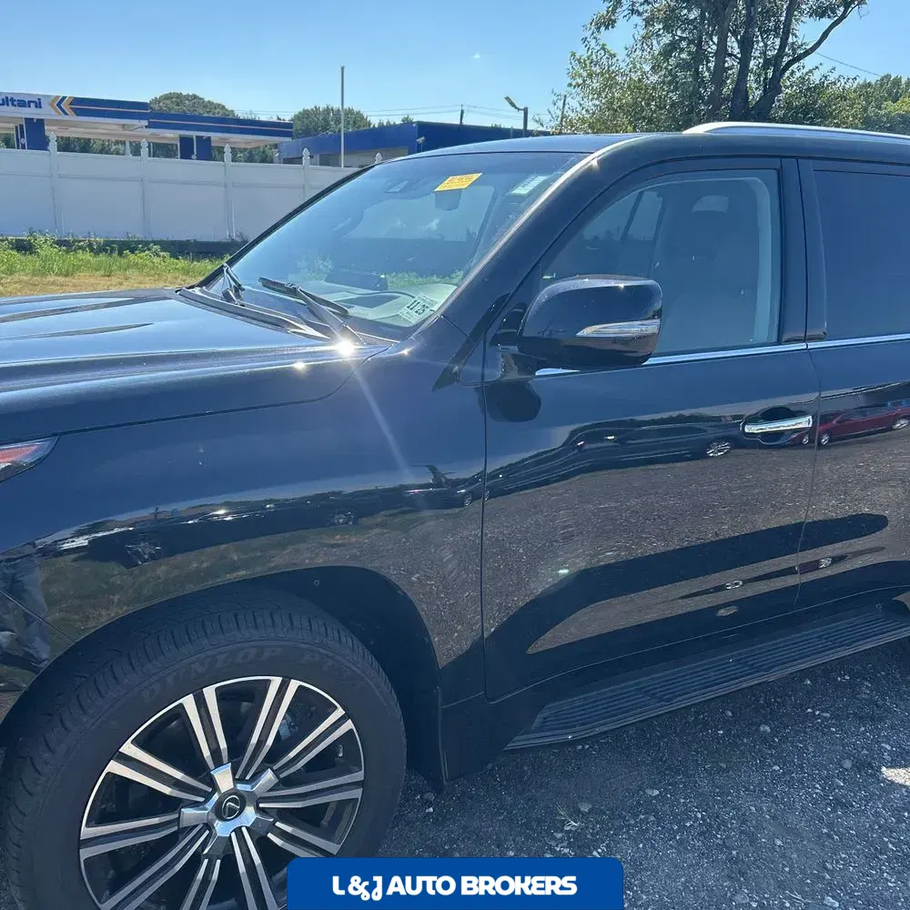2021 Lexus LX 570 Three-Row