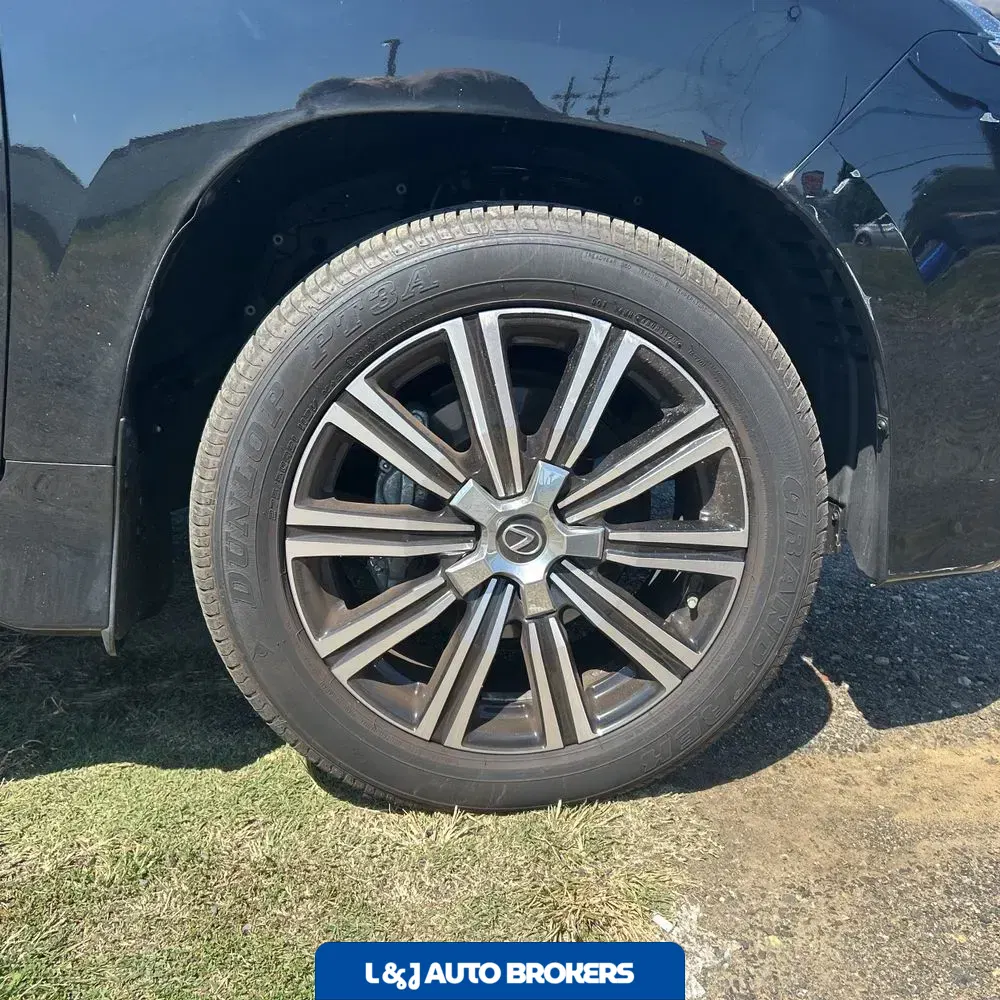 2021 Lexus LX 570 Three-Row