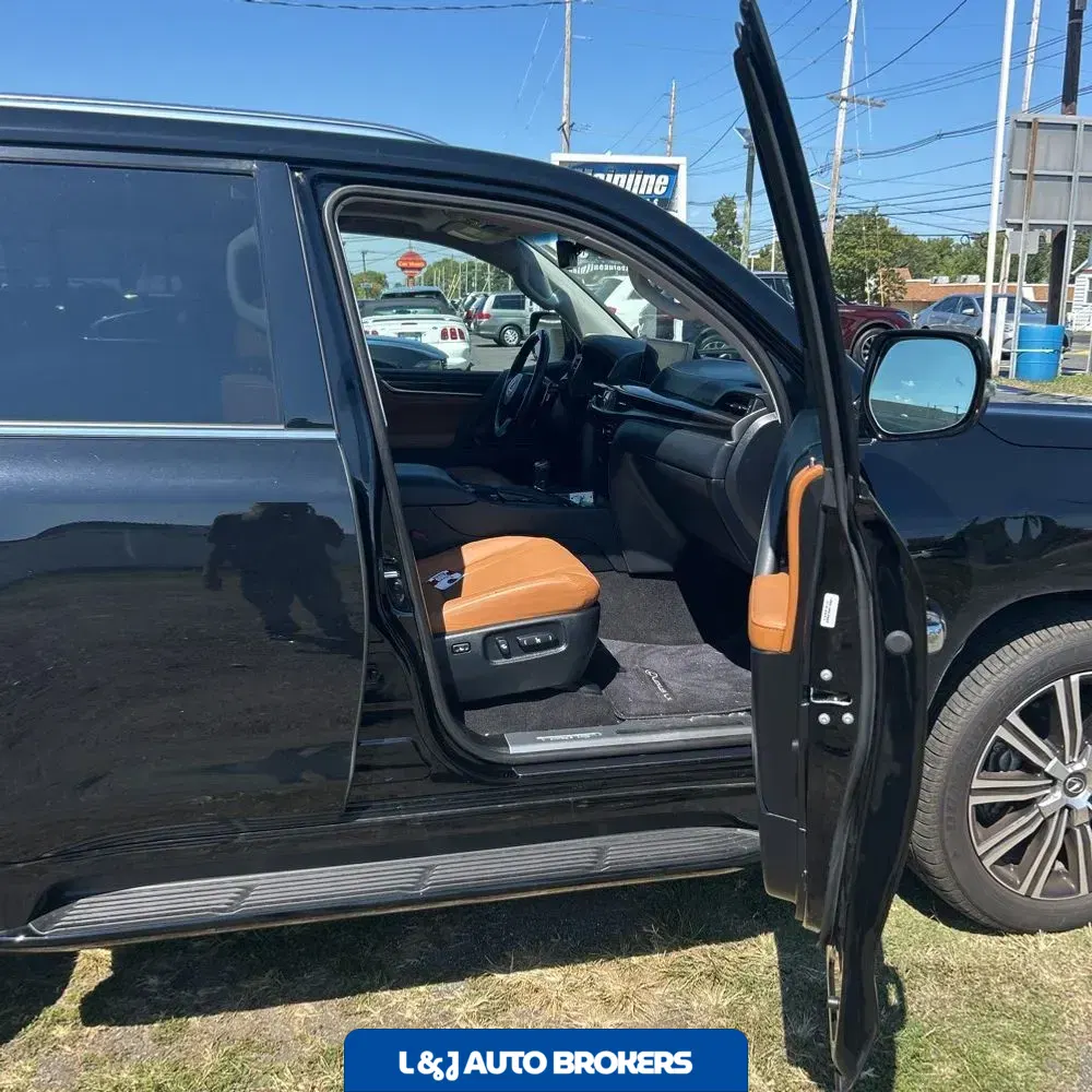 2021 Lexus LX 570 Three-Row