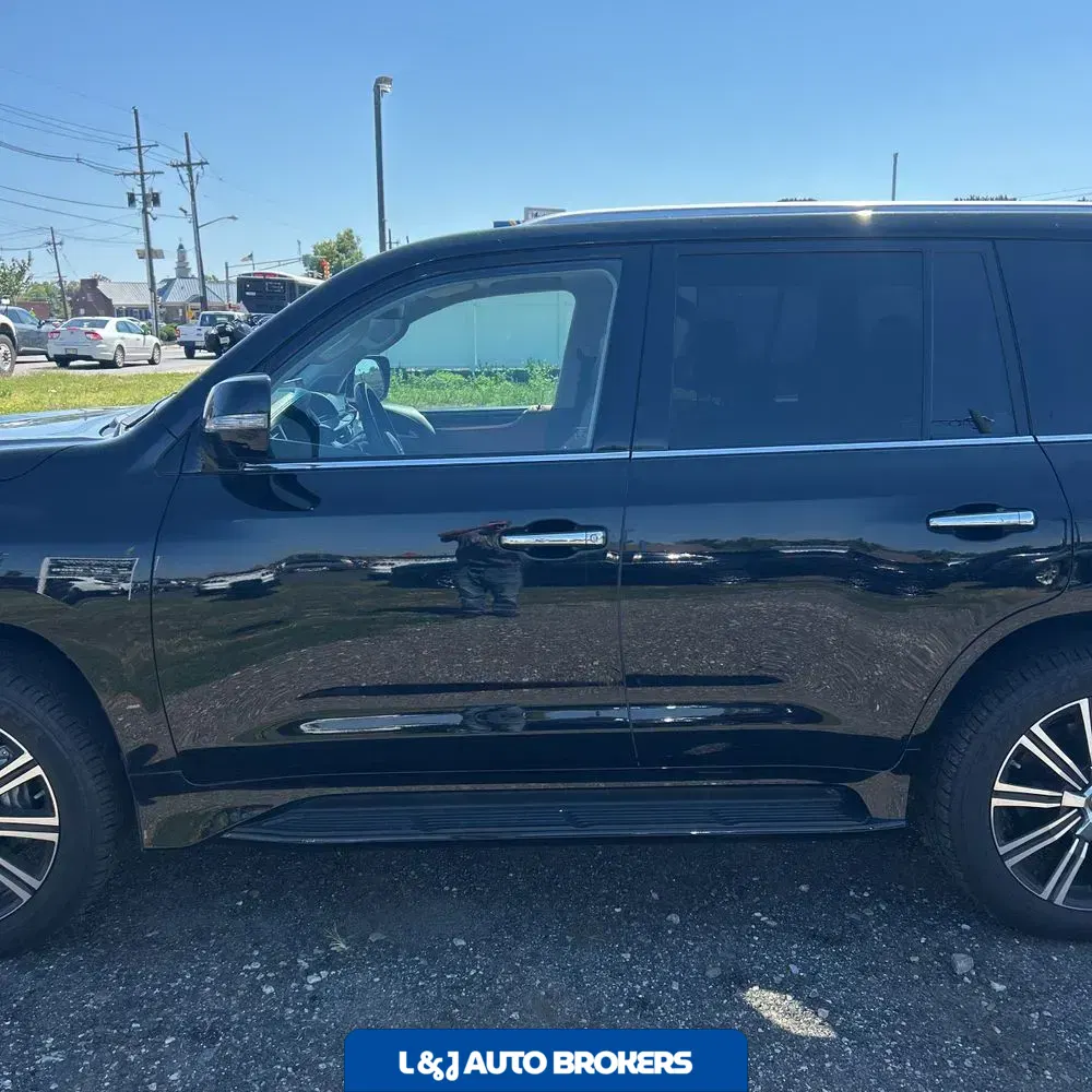 2021 Lexus LX 570 Three-Row