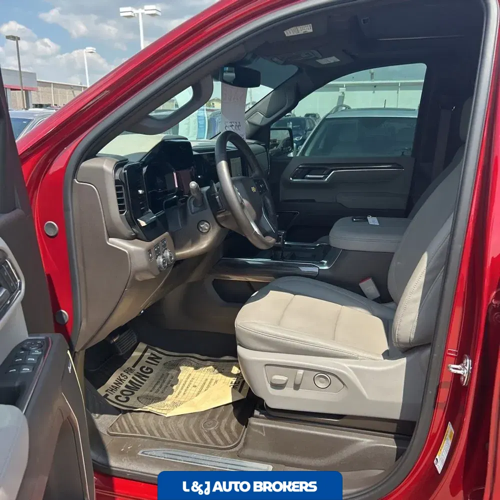 2025 Chevrolet Silverado 1500 LTZ