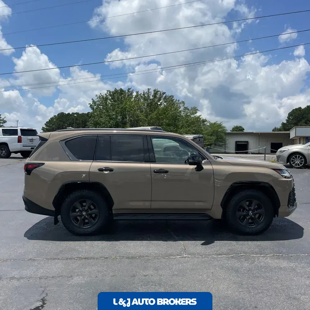 2025 Lexus LX 700h Overtrail