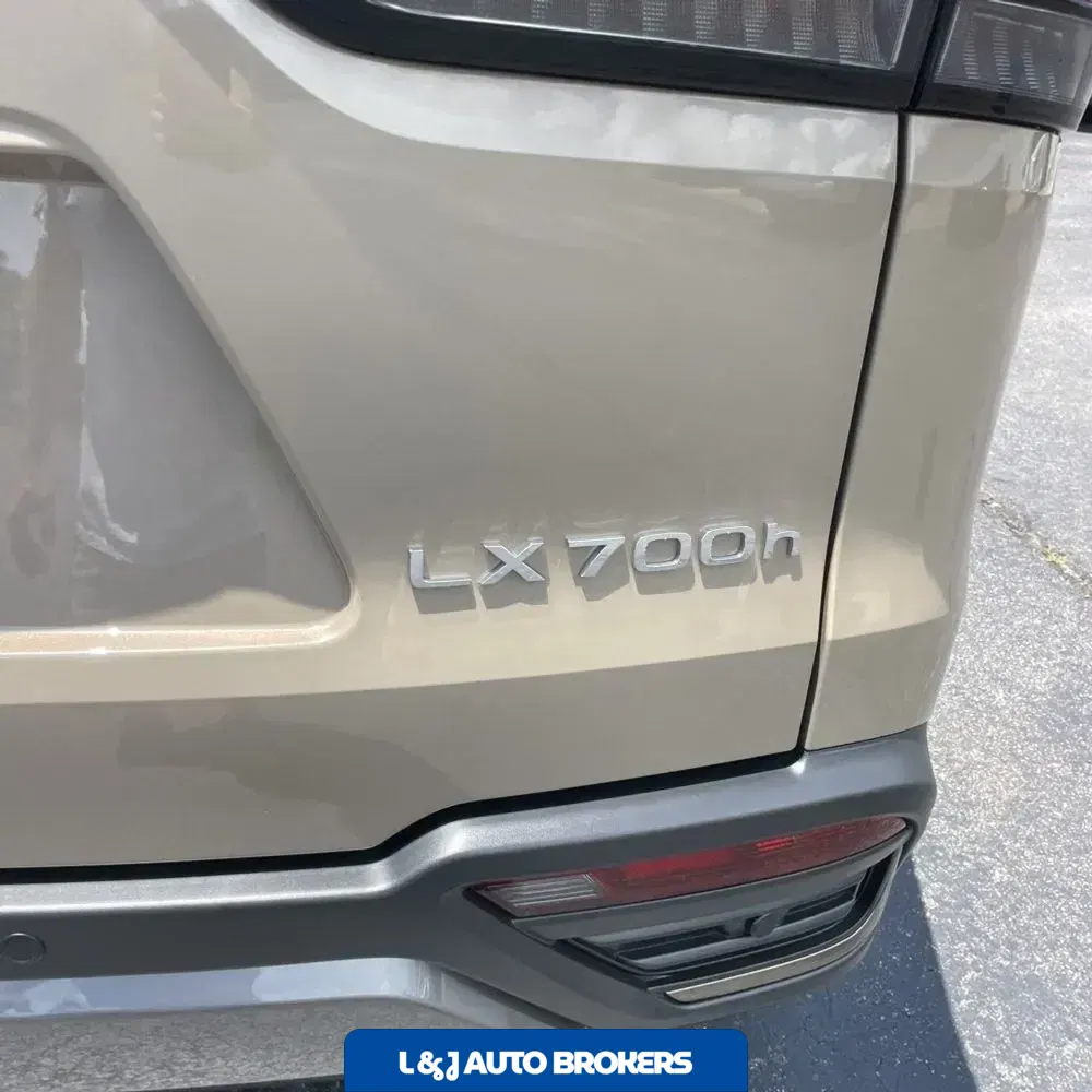 2025 Lexus LX 700h Overtrail