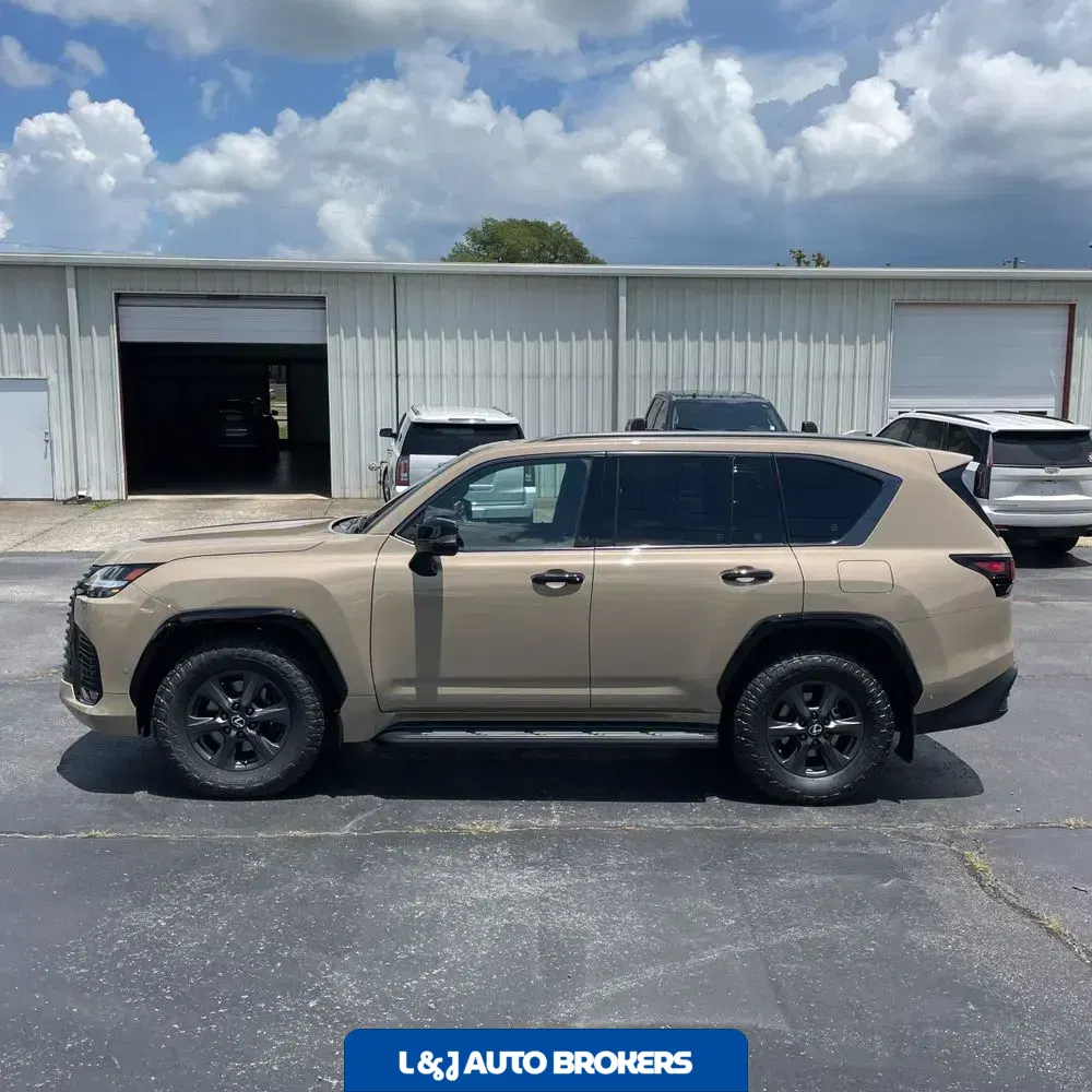 2025 Lexus LX 700h Overtrail
