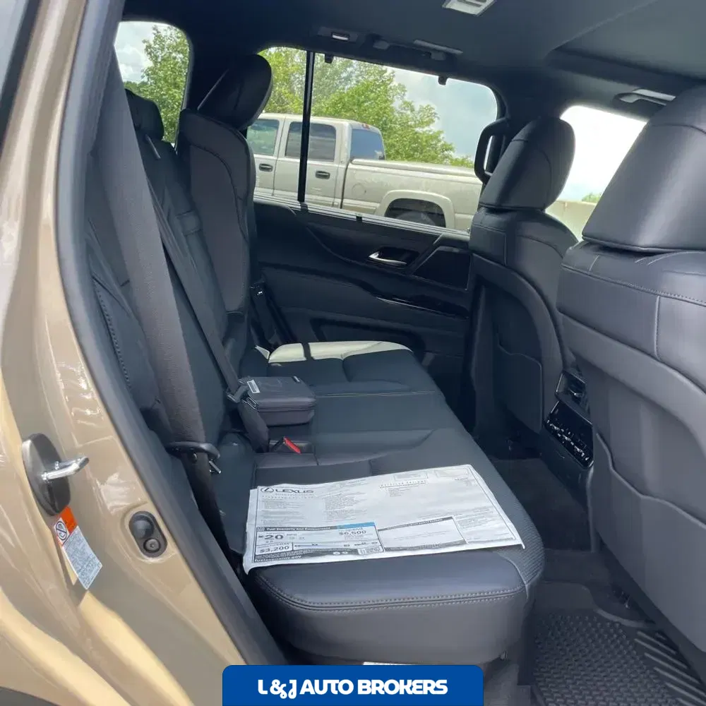 2025 Lexus LX 700h Overtrail