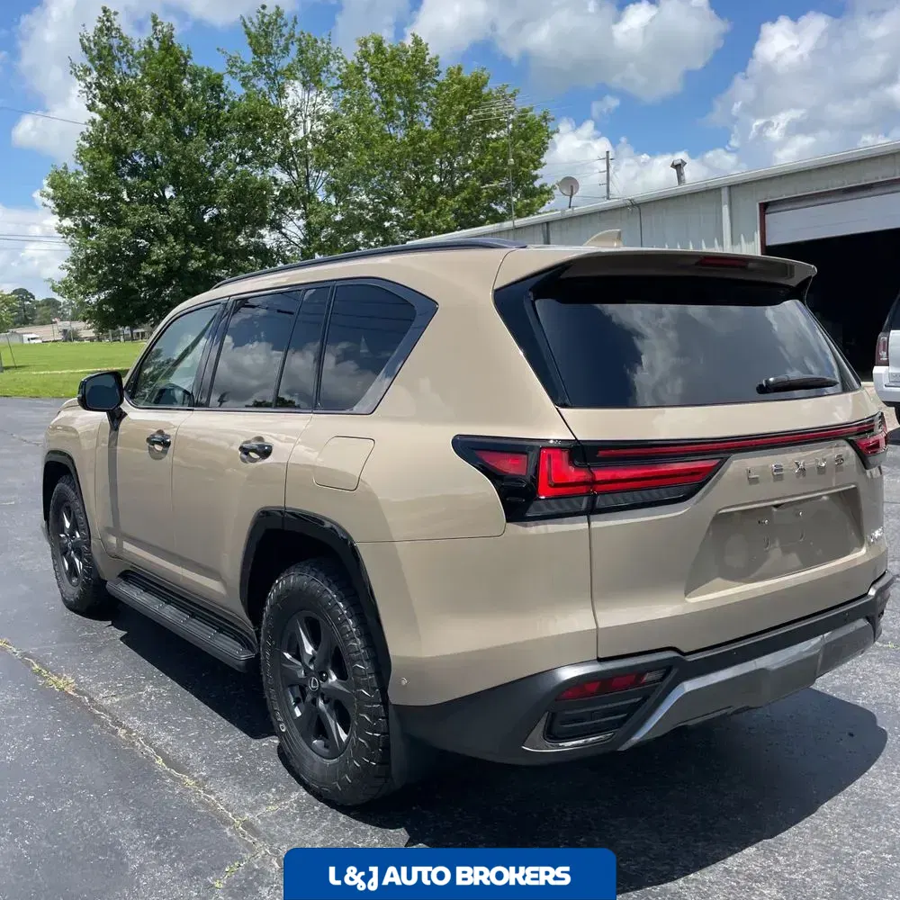 2025 Lexus LX 700h Overtrail