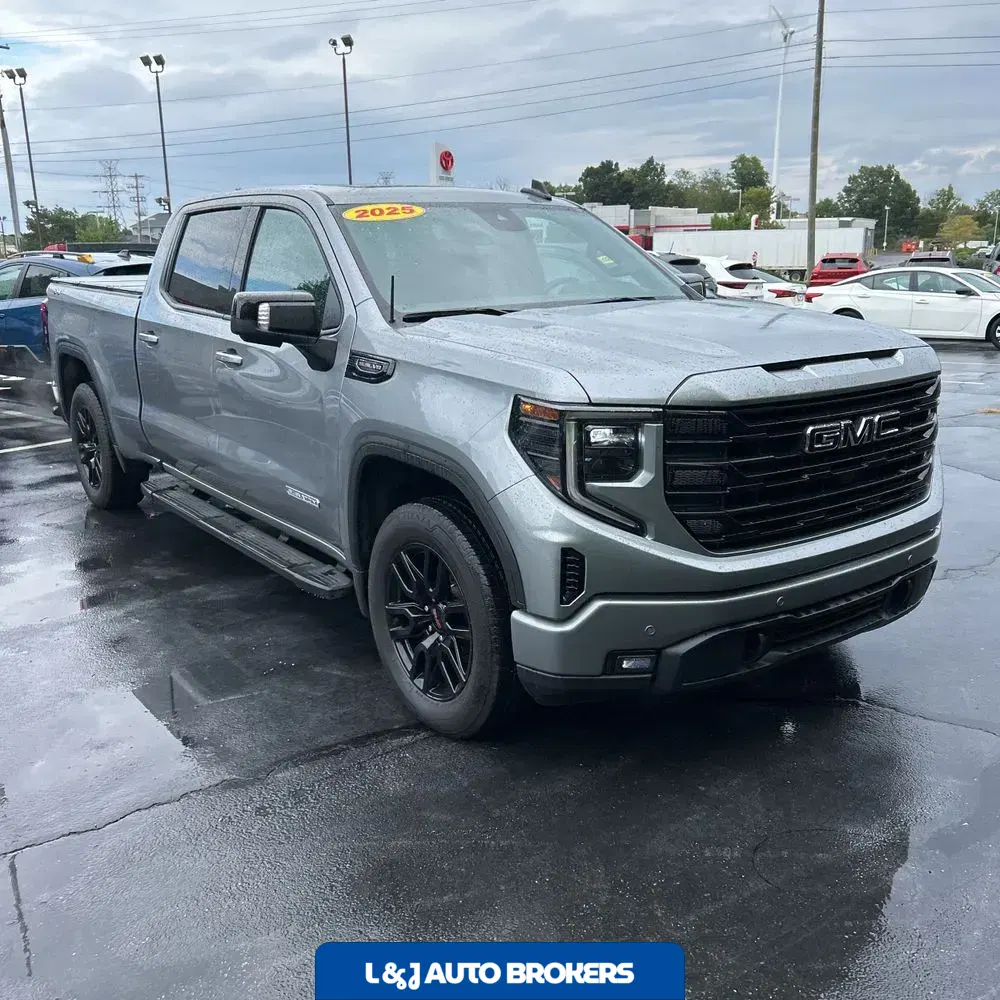 2025 GMC Sierra 1500 Elevation