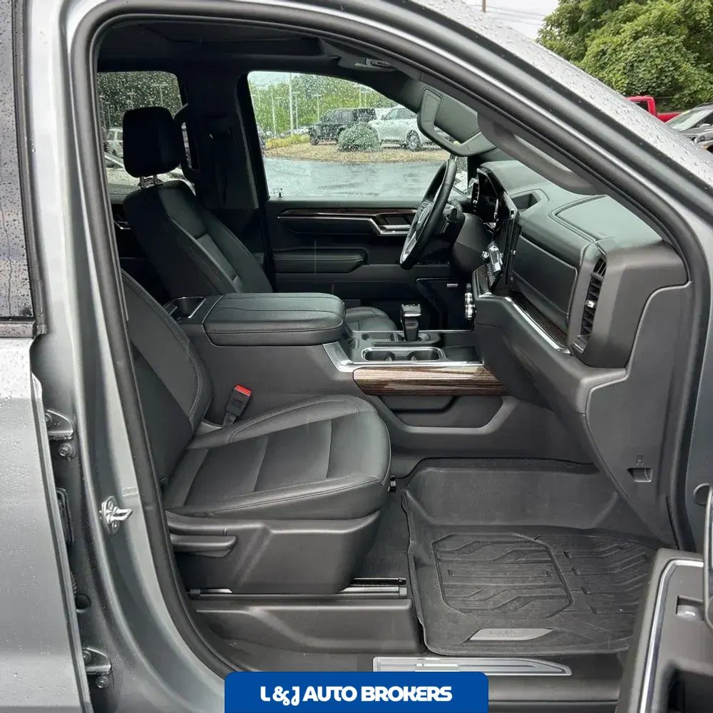 2025 GMC Sierra 1500 Elevation