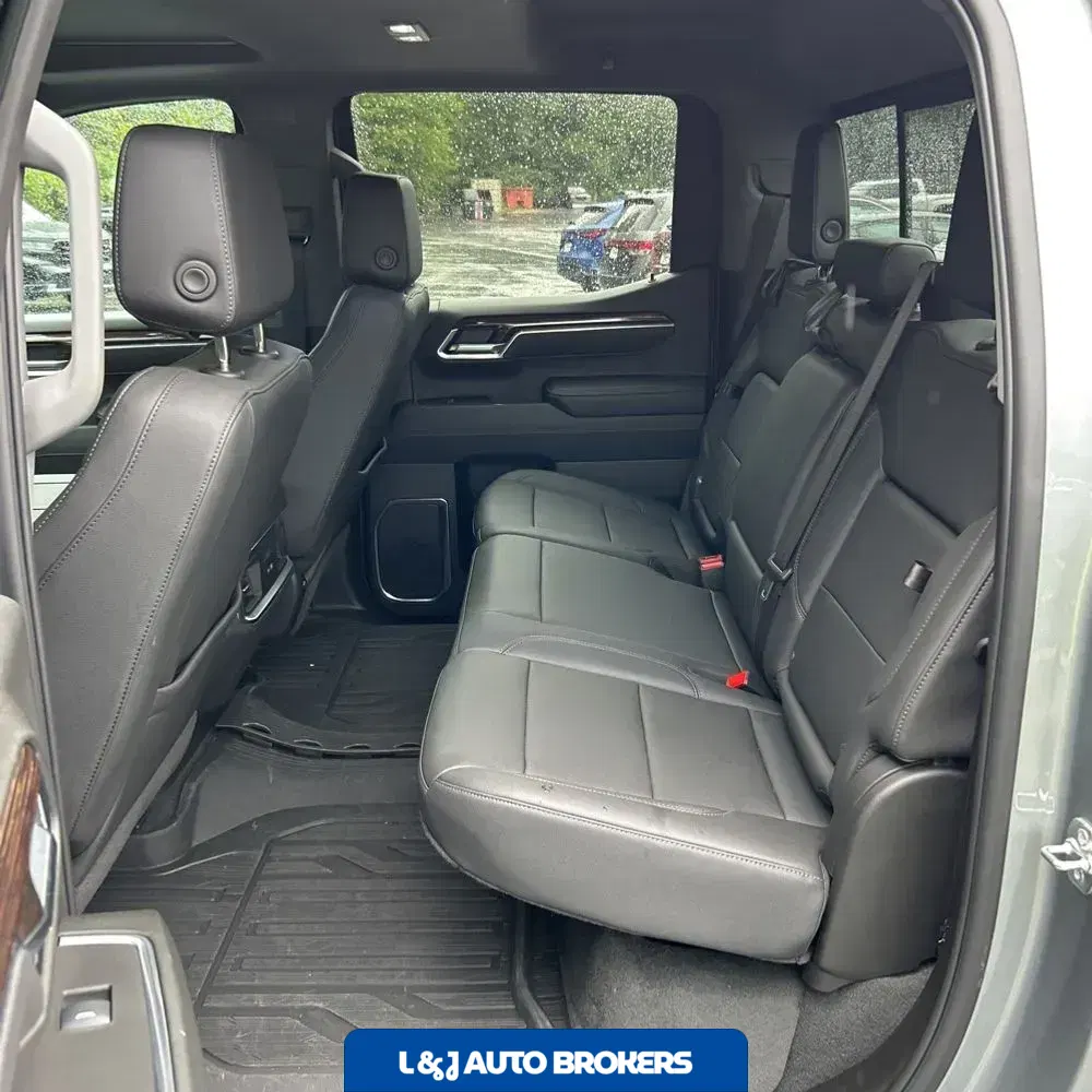 2025 GMC Sierra 1500 Elevation