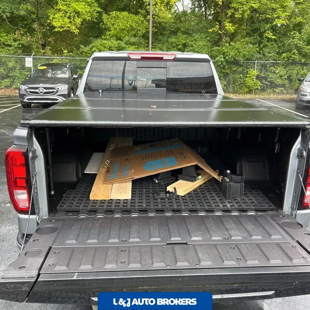 2025 GMC Sierra 1500 Elevation