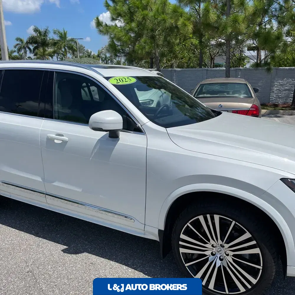 2025 Volvo XC90 B6 - Ultra