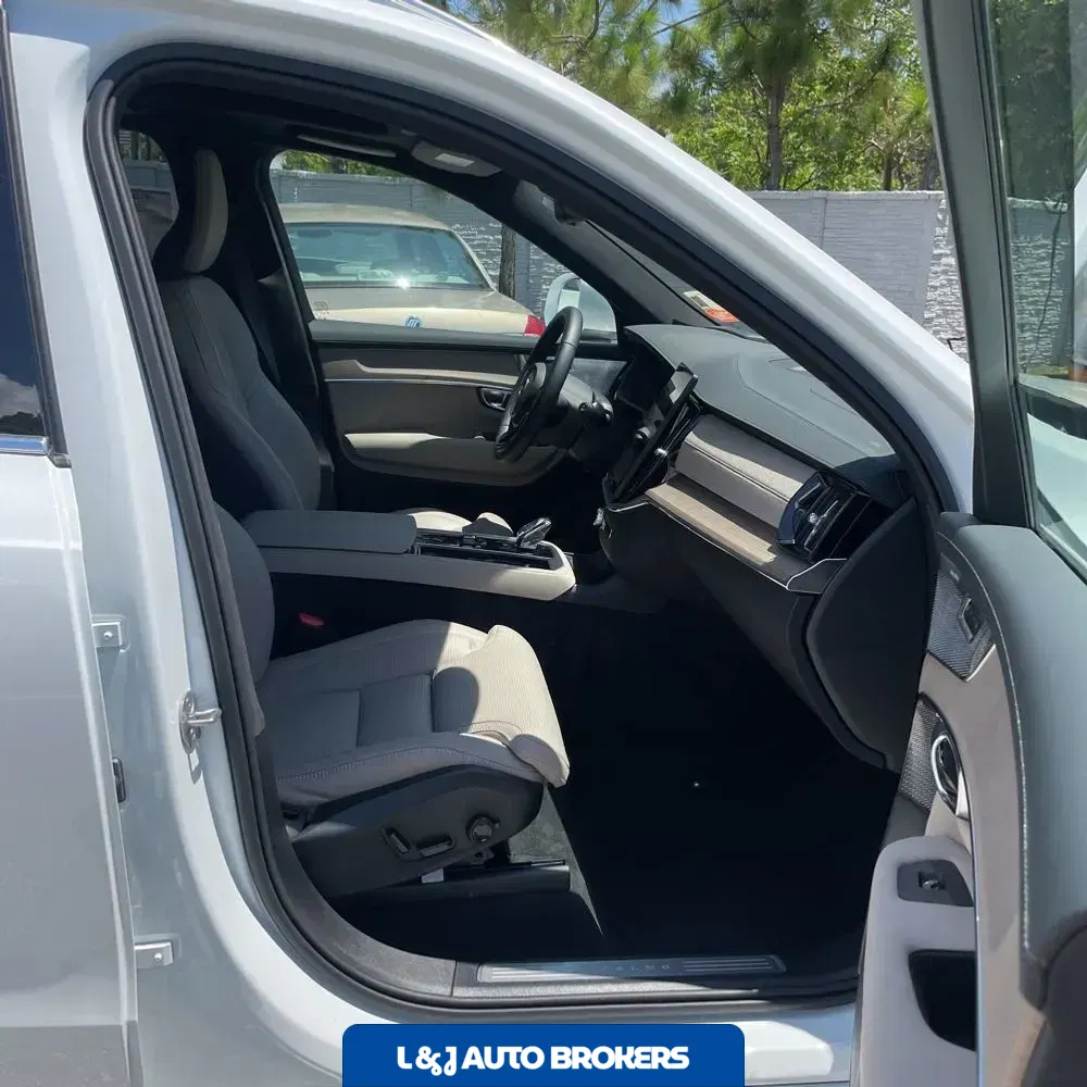 2025 Volvo XC90 B6 - Ultra