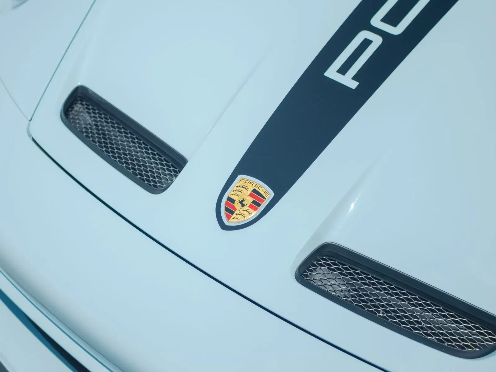 Meissen Blue 2023 Porsche 911 GT3 Touring 6-Speed