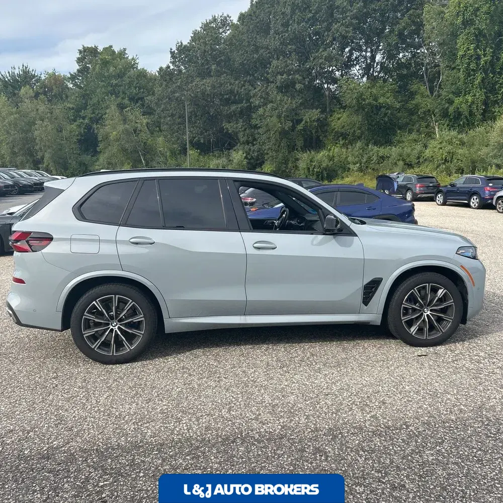 2024 BMW X5 M60i