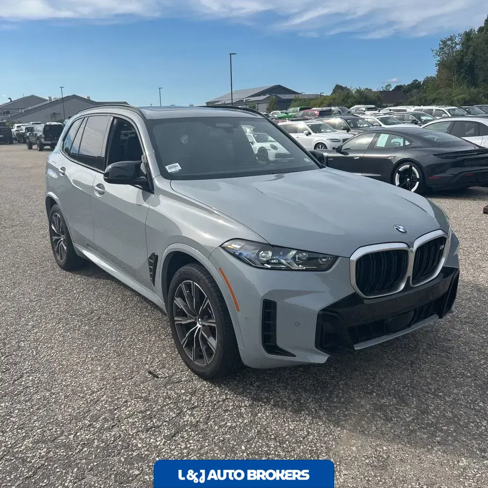 2024 BMW X5 M60i