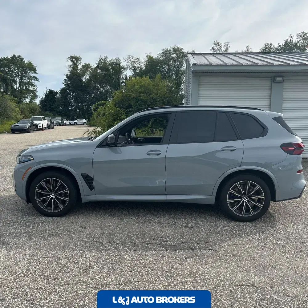 2024 BMW X5 M60i
