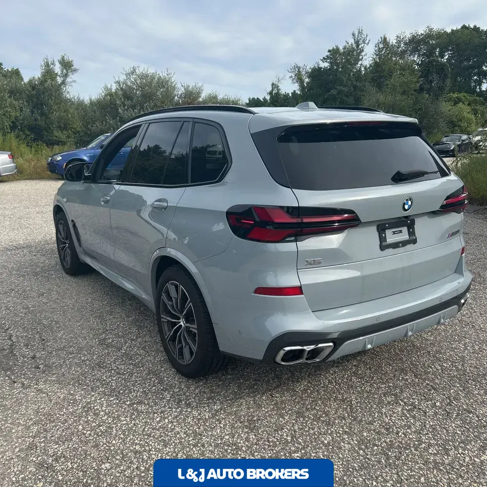 2024 BMW X5 M60i