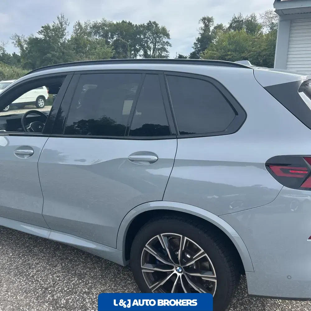 2024 BMW X5 M60i