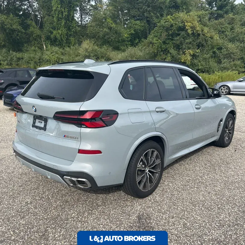 2024 BMW X5 M60i