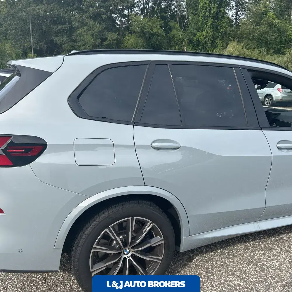 2024 BMW X5 M60i