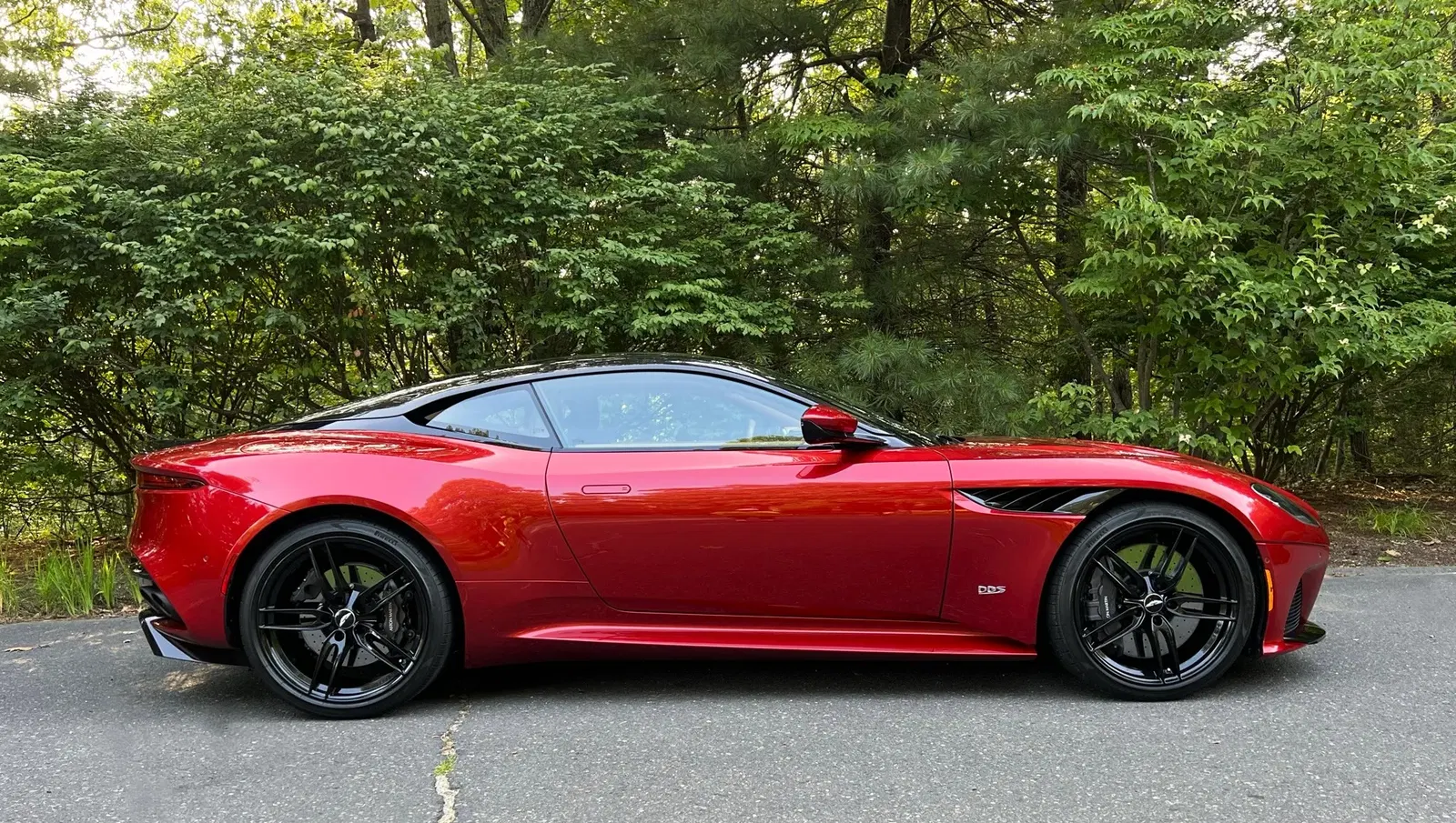 2019 Aston Martin DBS Superleggera Coupe