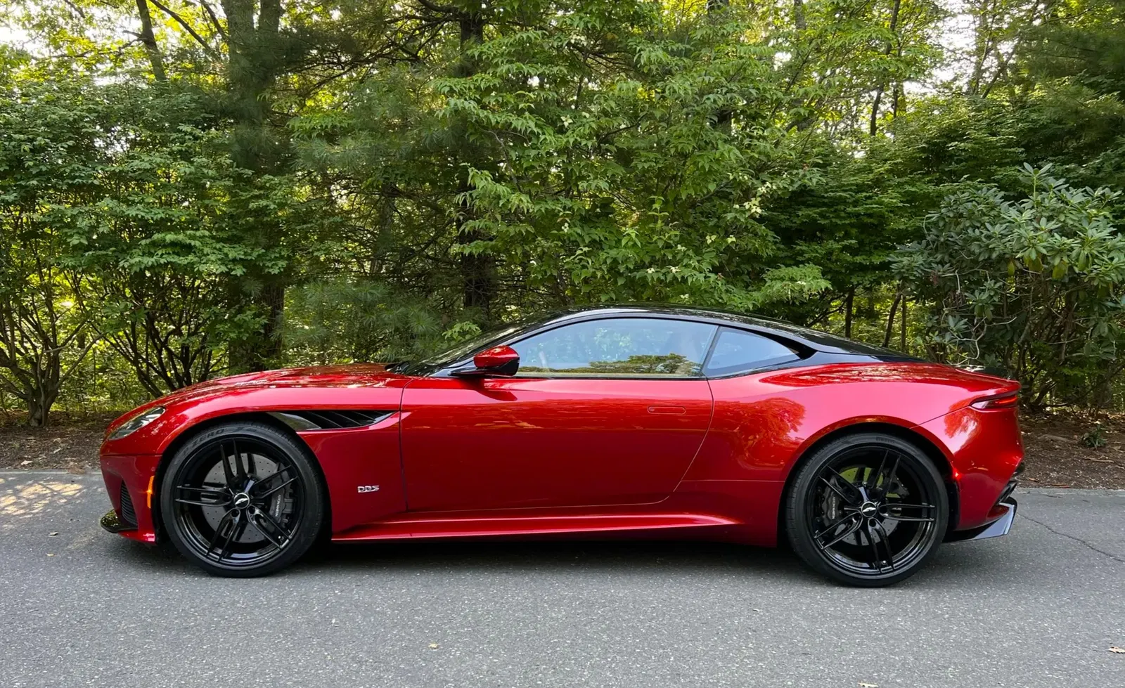 2019 Aston Martin DBS Superleggera Coupe