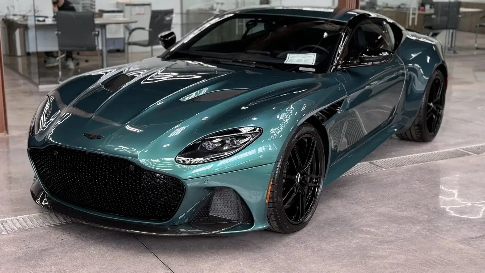 2022 Aston Martin DBS Superleggera Coupe