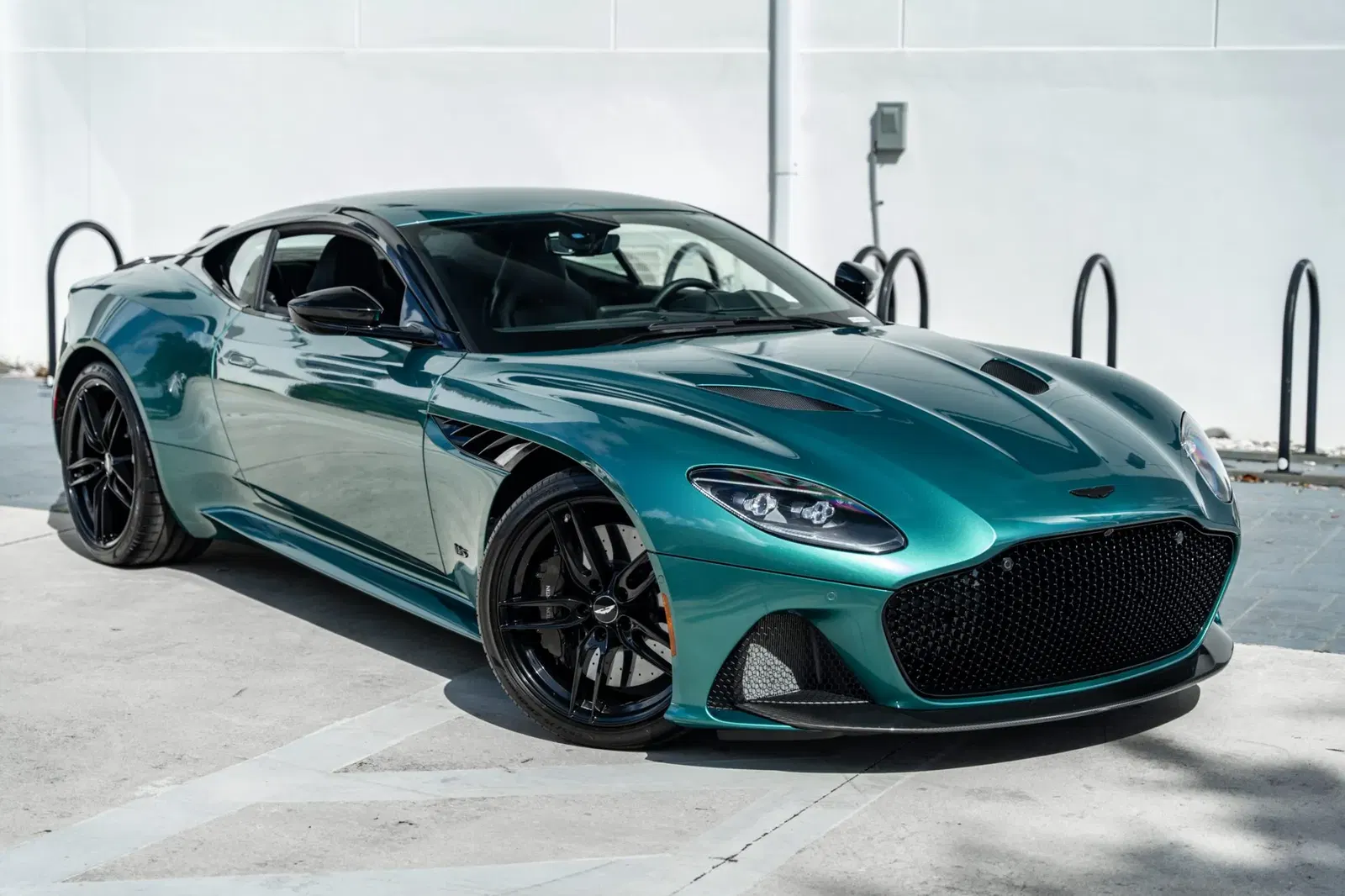 2022 Aston Martin DBS Superleggera Coupe