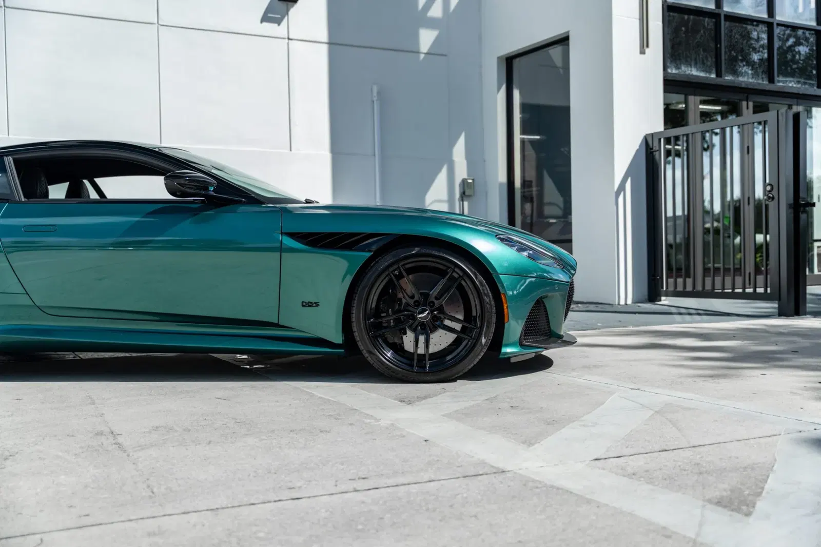2022 Aston Martin DBS Superleggera Coupe