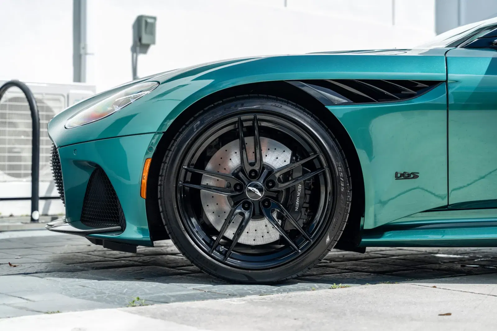 2022 Aston Martin DBS Superleggera Coupe