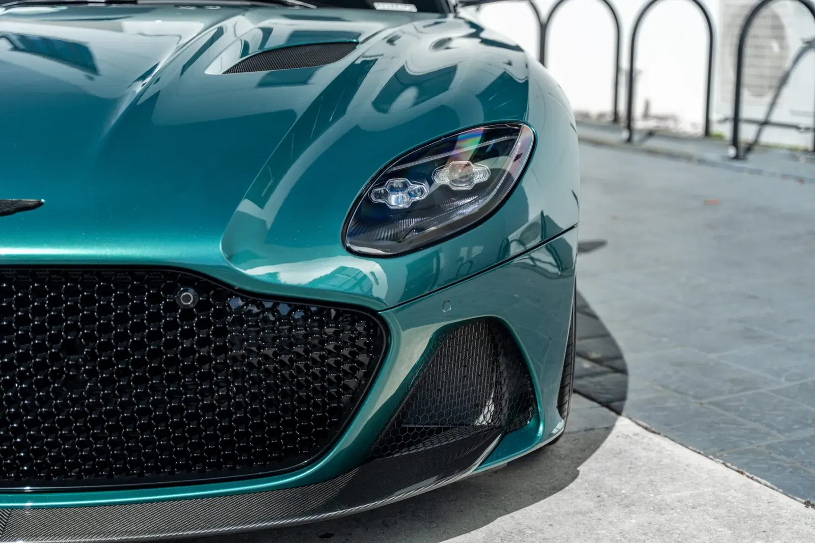 2022 Aston Martin DBS Superleggera Coupe