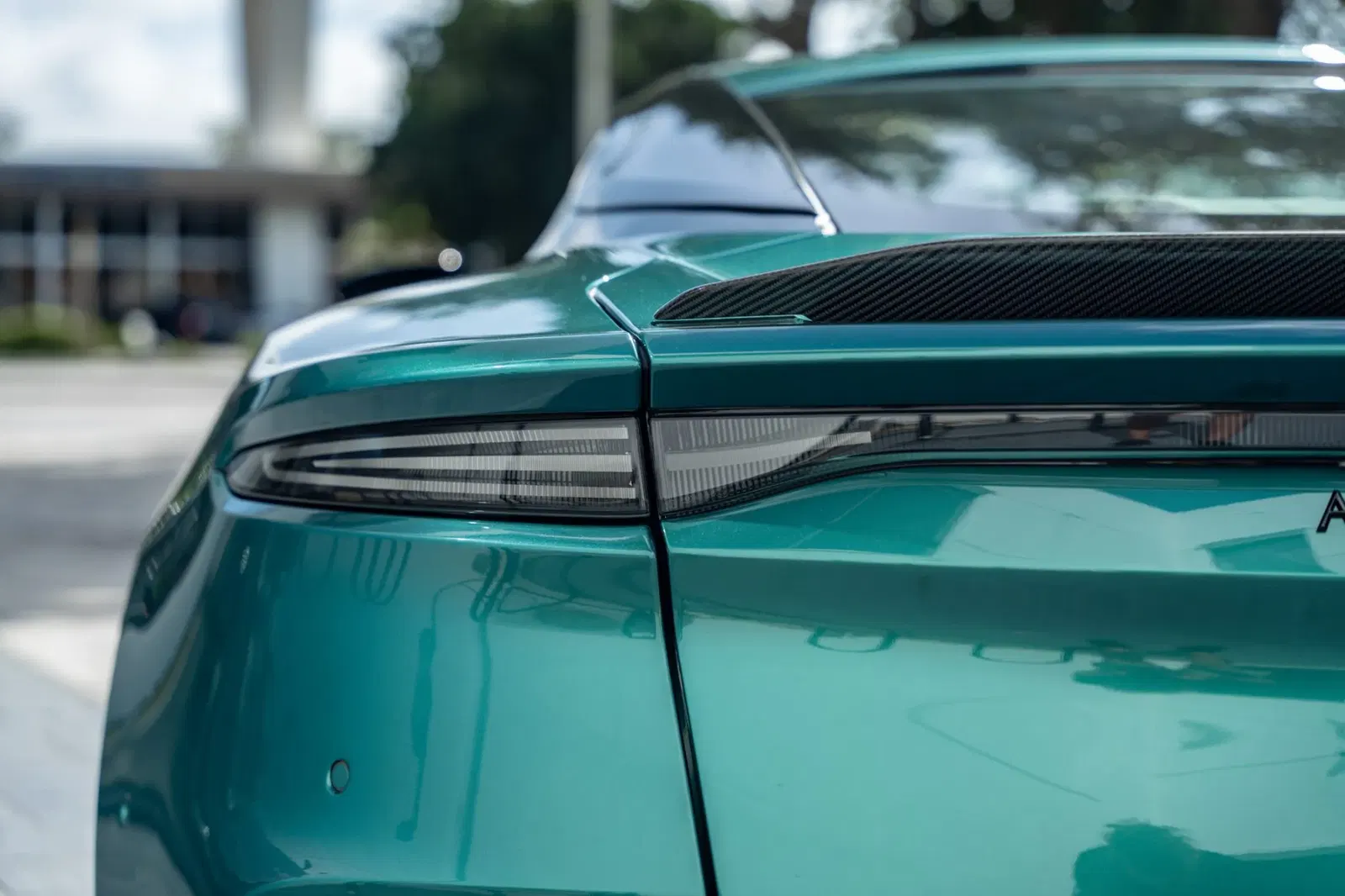 2022 Aston Martin DBS Superleggera Coupe
