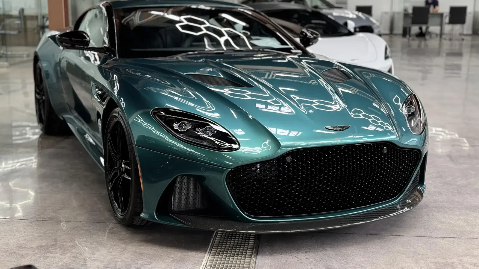 2022 Aston Martin DBS Superleggera Coupe
