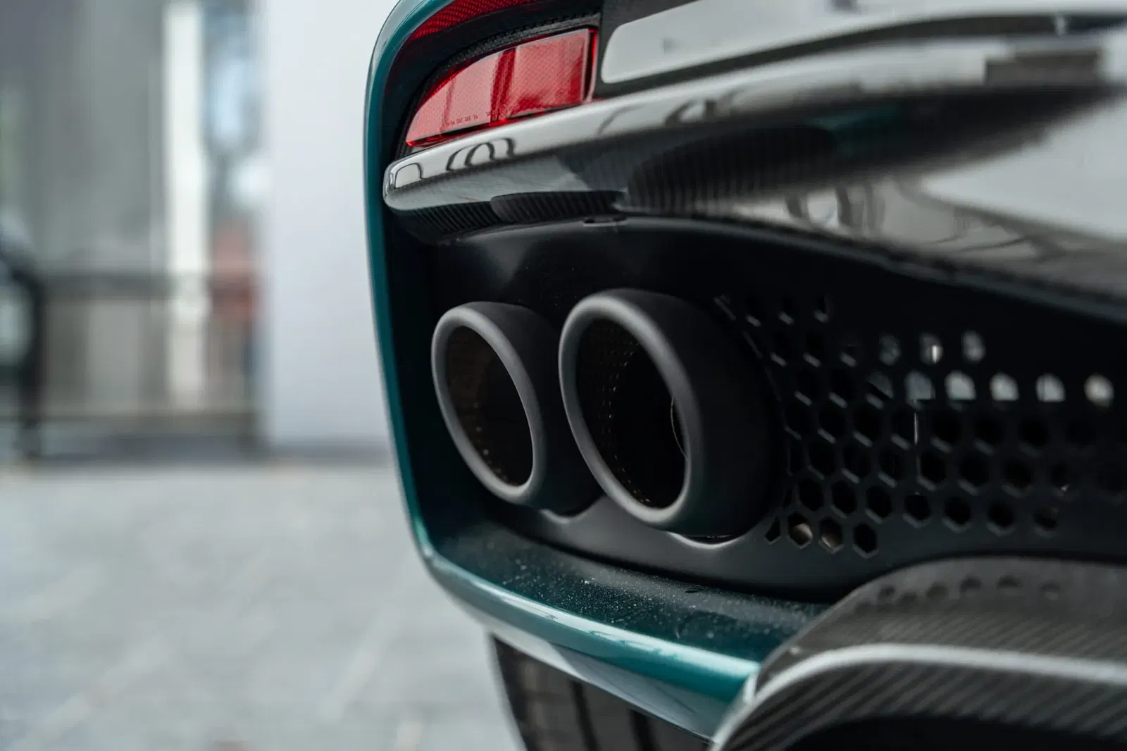 2022 Aston Martin DBS Superleggera Coupe