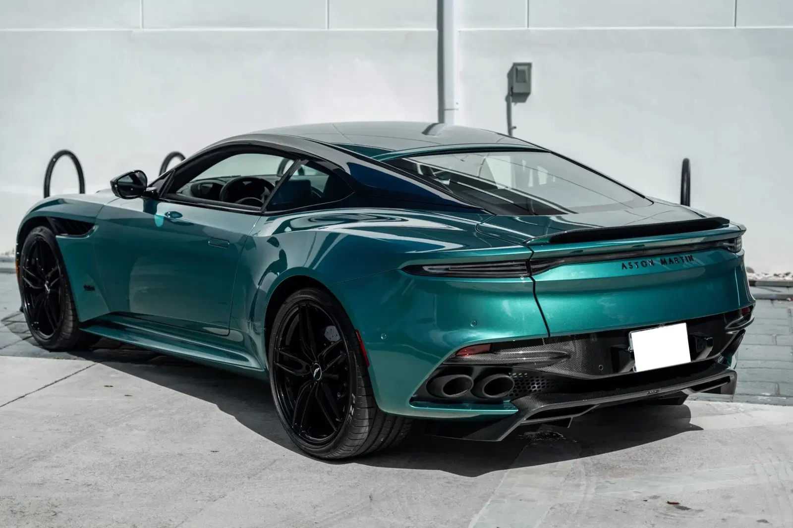 2022 Aston Martin DBS Superleggera Coupe